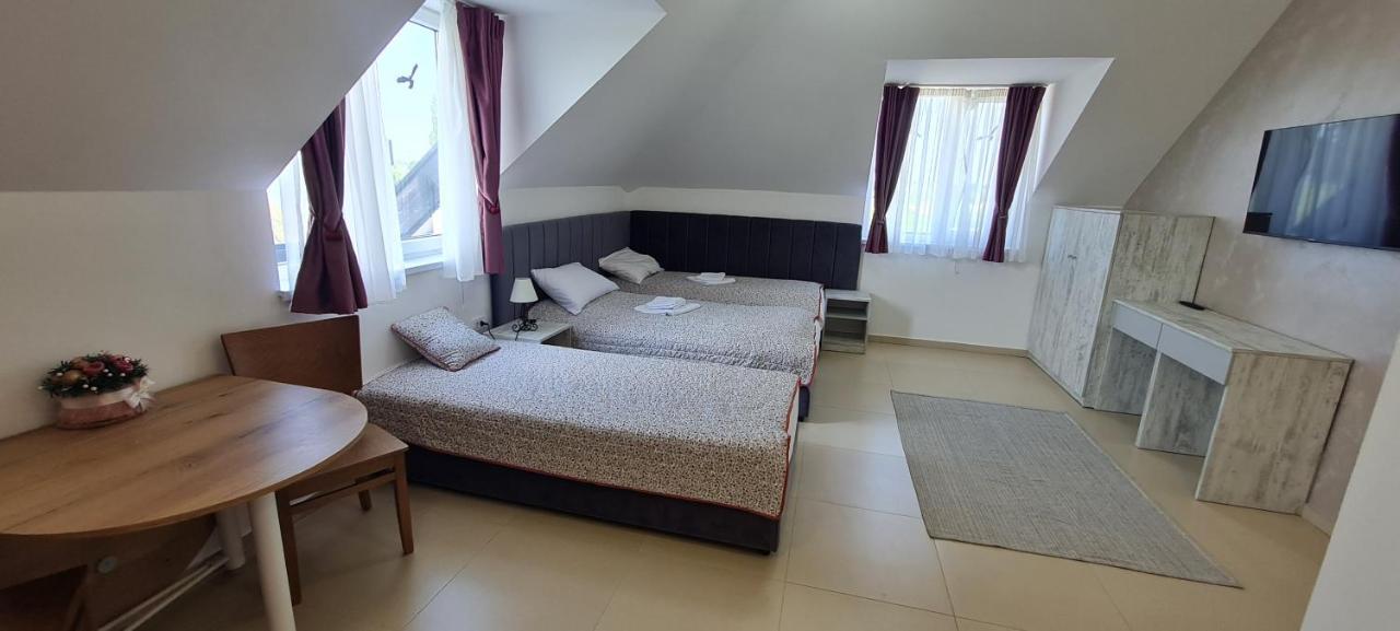 Hotel Navigator Palić Esterno foto