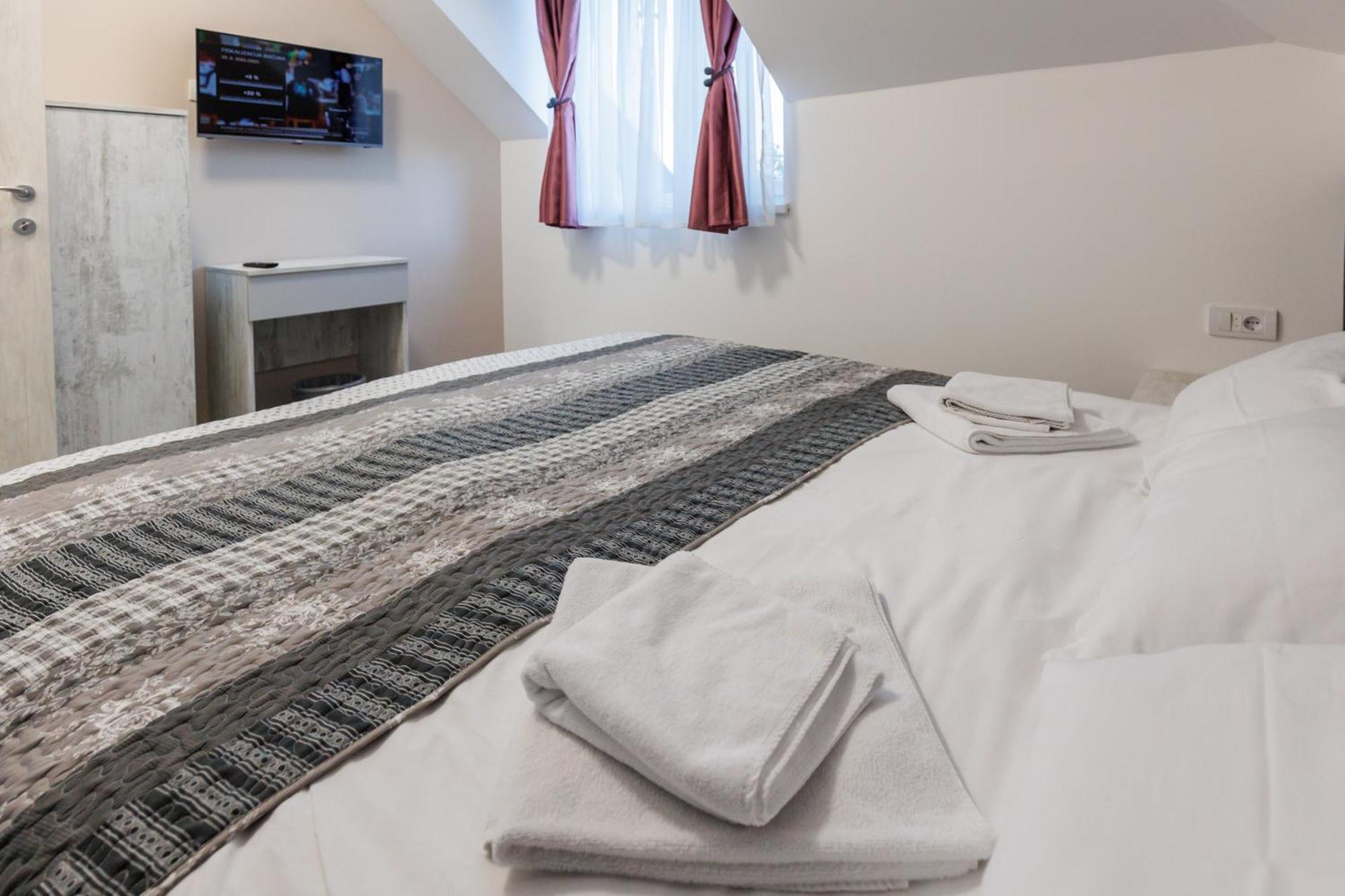 Hotel Navigator Palić Esterno foto
