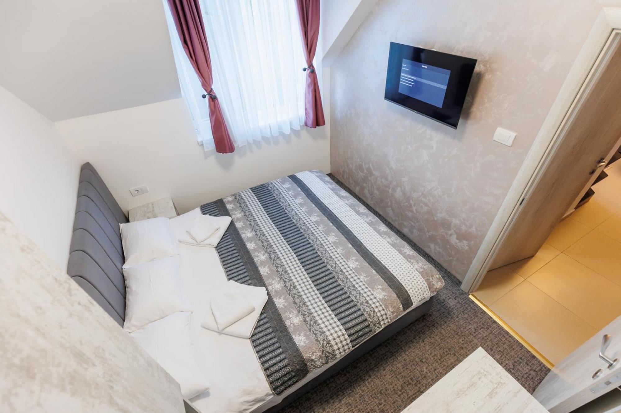 Hotel Navigator Palić Esterno foto